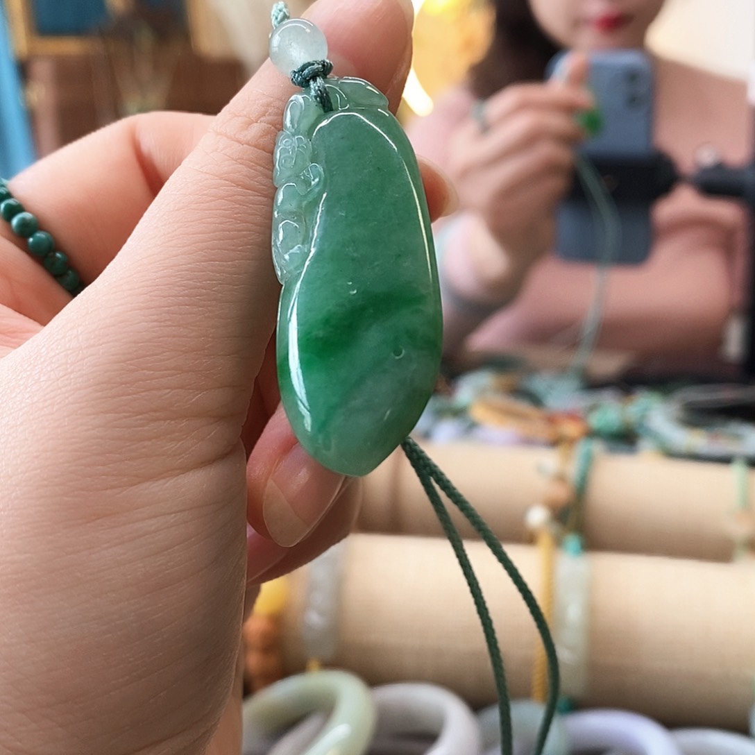 翡翠挂件未镶嵌翡翠挂件