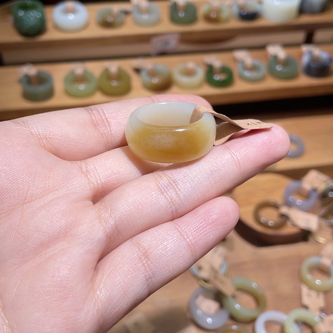 初***.和田玉未镶嵌戒指19.4