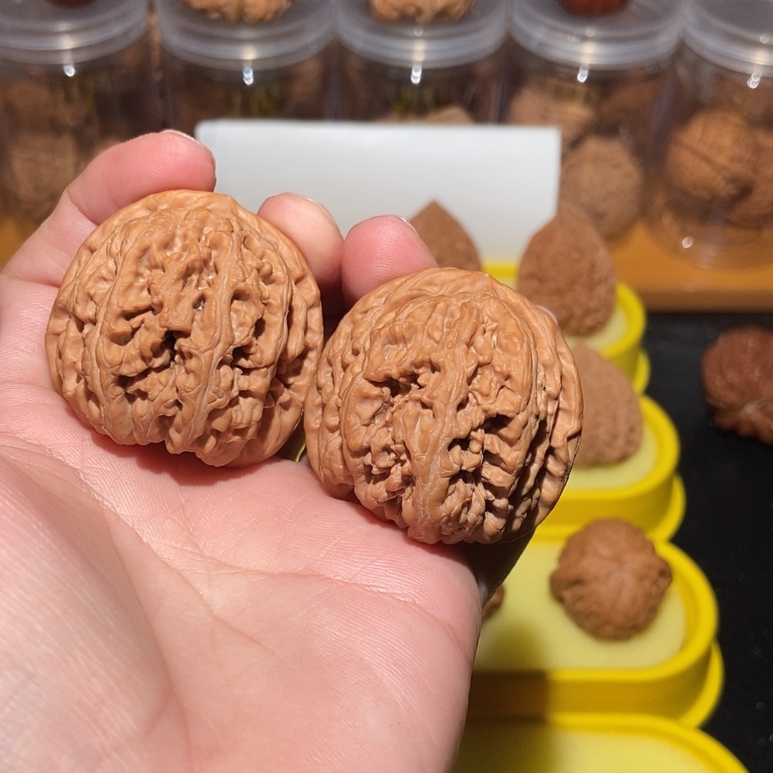 文玩核桃吊坠42球筋