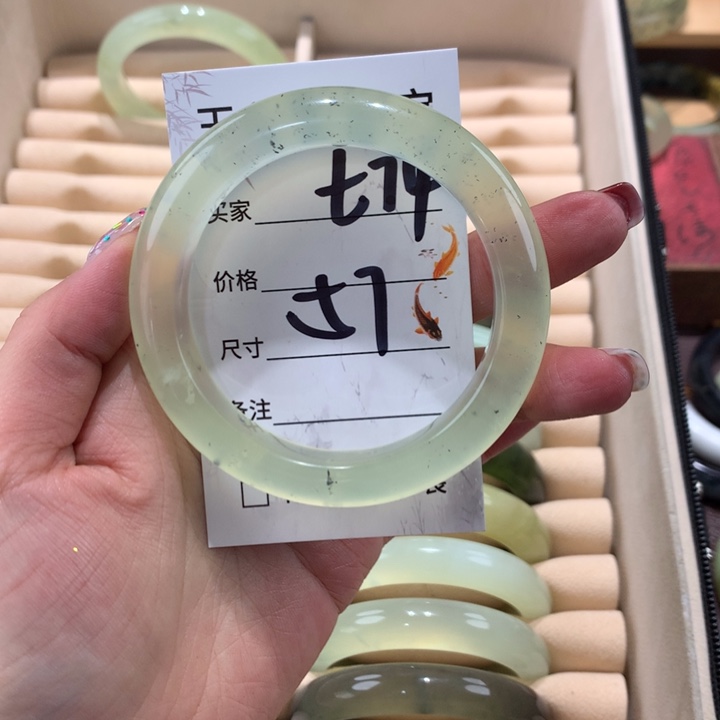 蛇纹石玉手镯未镶嵌ㅤ**?