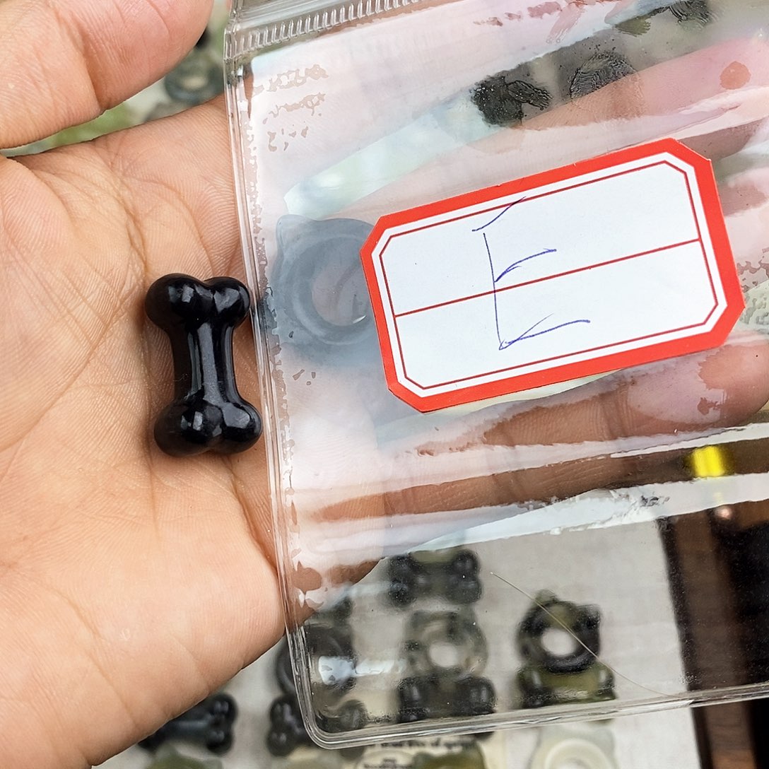 蛇纹石玉颈饰未镶嵌不***。