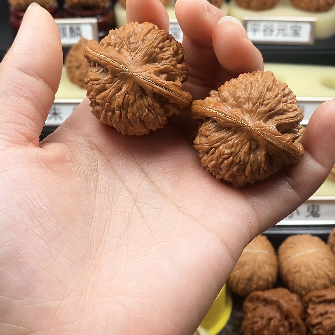 文玩核桃把件球白42镶嵌