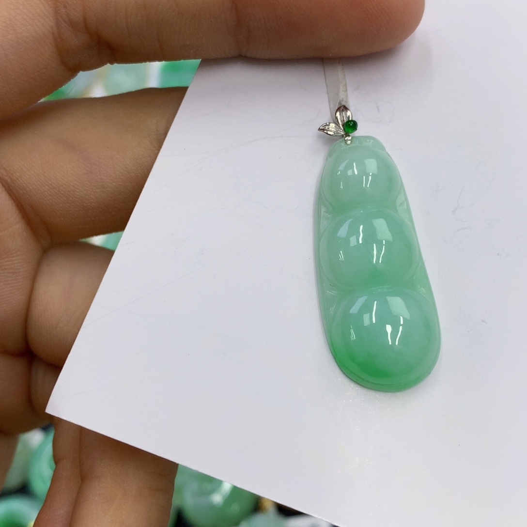 翡翠18K金镶嵌颈饰翡翠