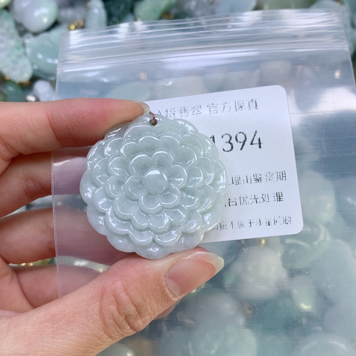 翡翠颈饰9K金镶嵌翡翠