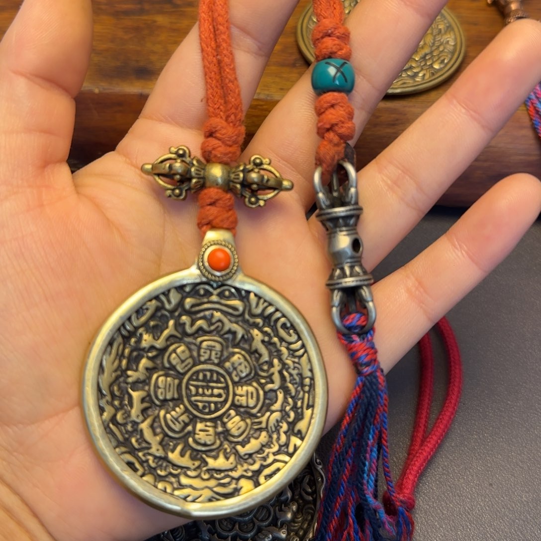 会***蚪泥塑藏传牌子。藏传牌子