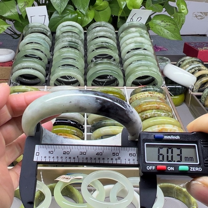 蛇纹石玉未镶嵌手镯9