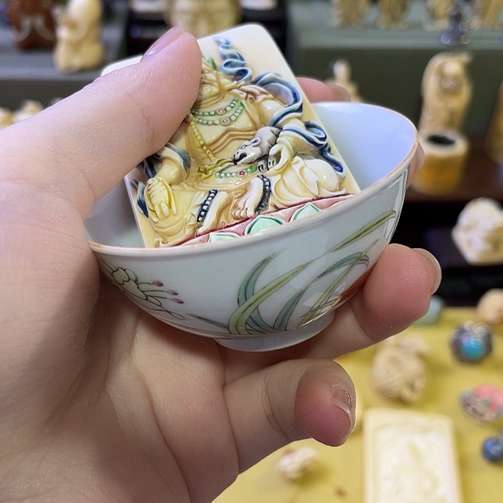J***询瓷片精致雕刻工艺品