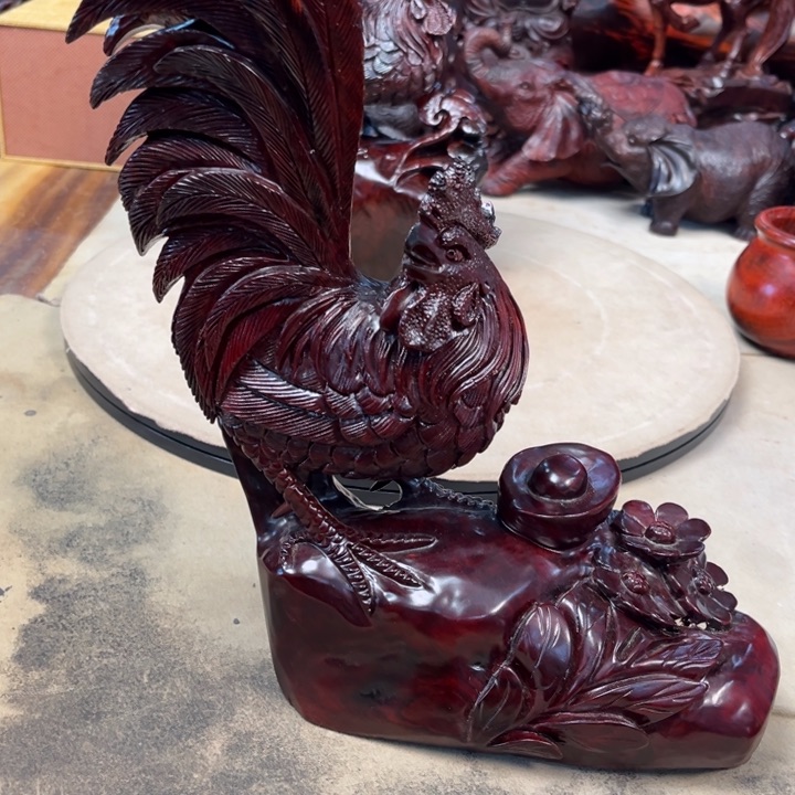 交趾黄檀（大红酸枝）长****闭公鸡摆件