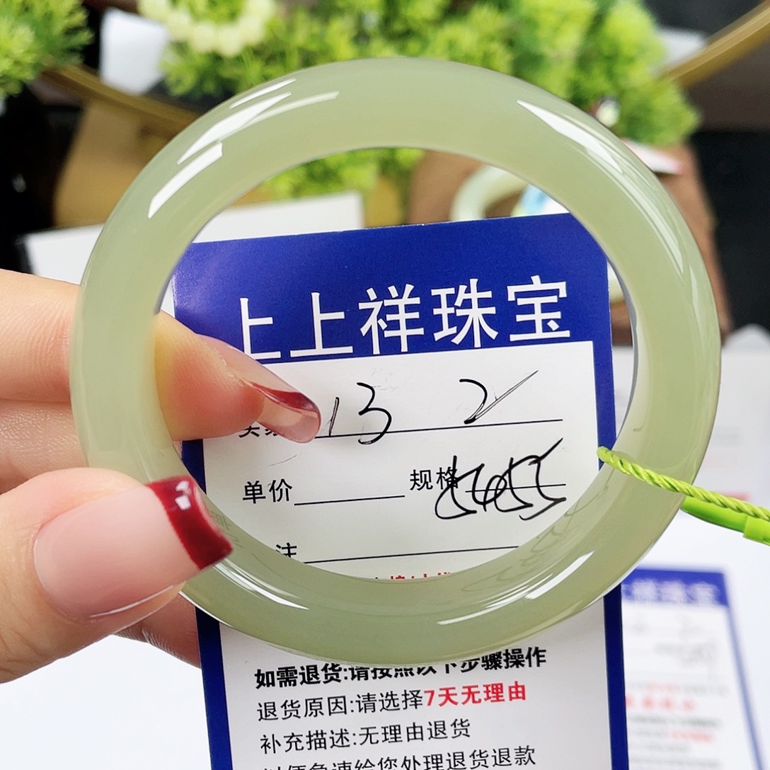 和田玉未镶嵌手镯