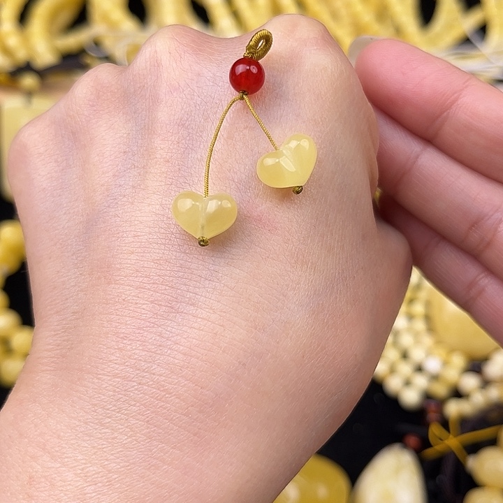 琥珀未镶嵌颈饰琥珀，多样性发其一