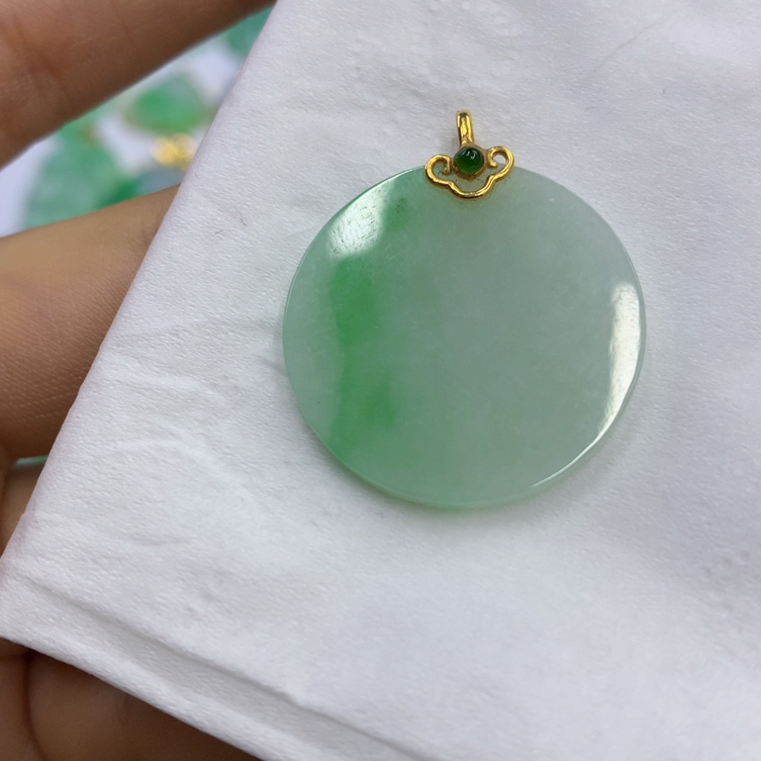 翡翠18K金镶嵌颈饰