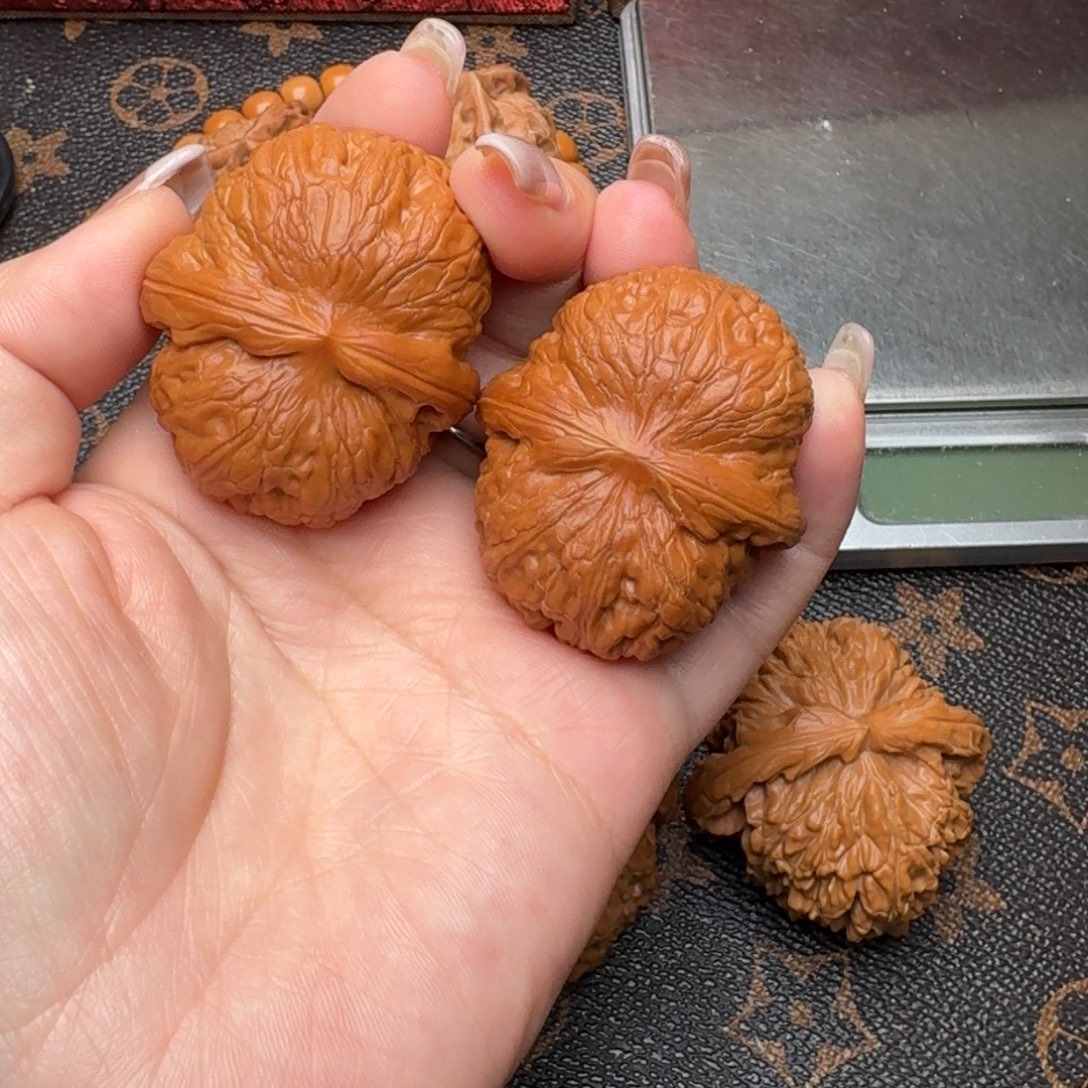 寒***雪把件文玩核桃44元宝G589