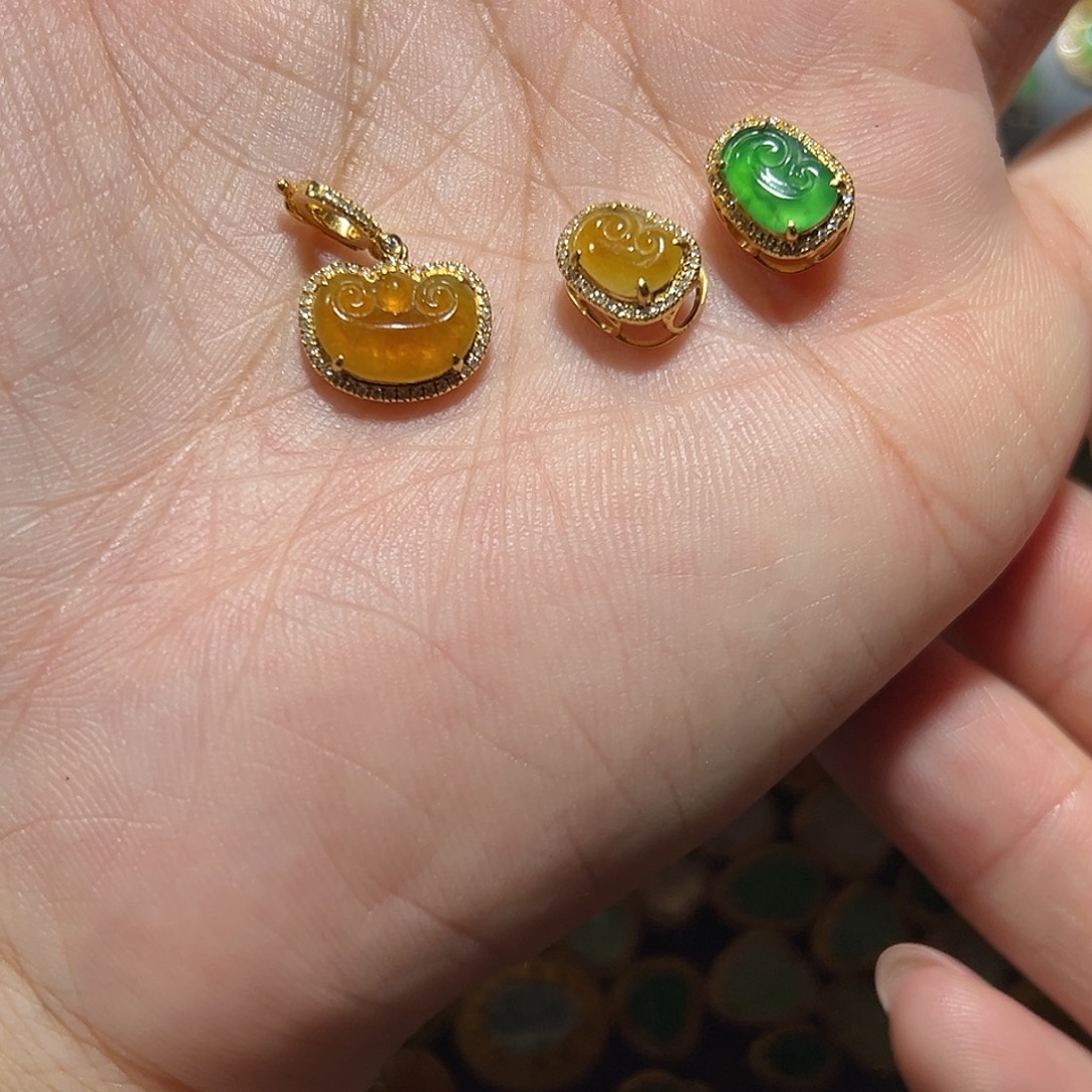 糖****翡翠18K金镶嵌颈饰