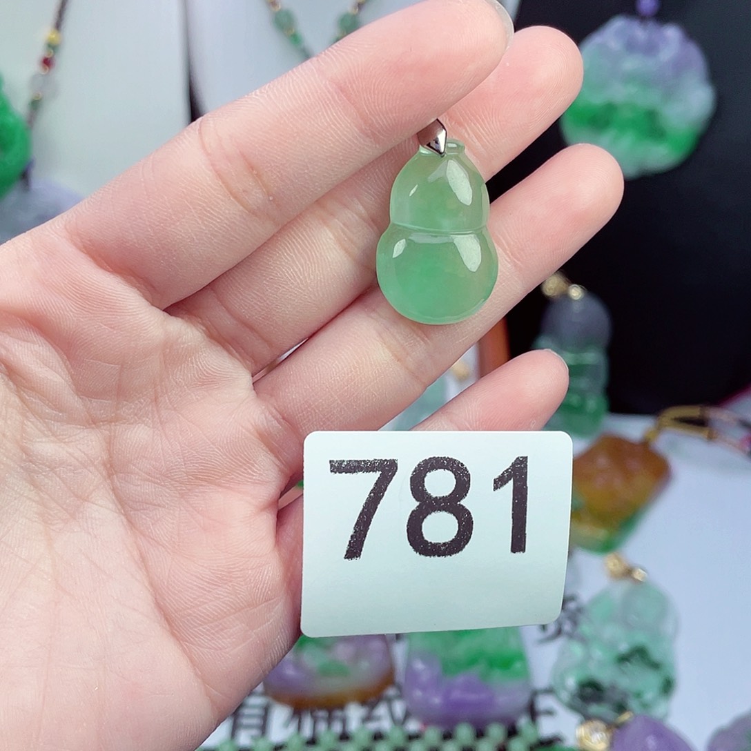 翡翠未镶嵌吊坠(赠链)