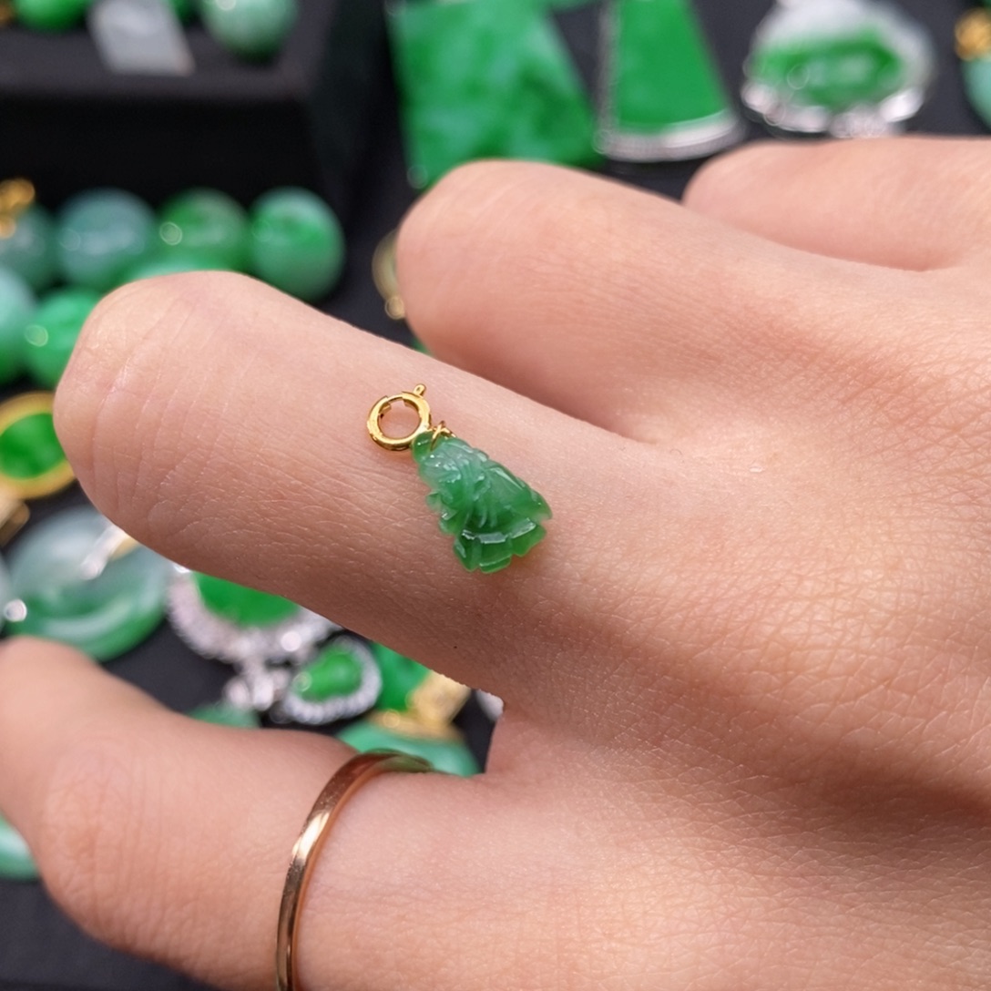 翡翠颈饰18K金镶嵌翡翠