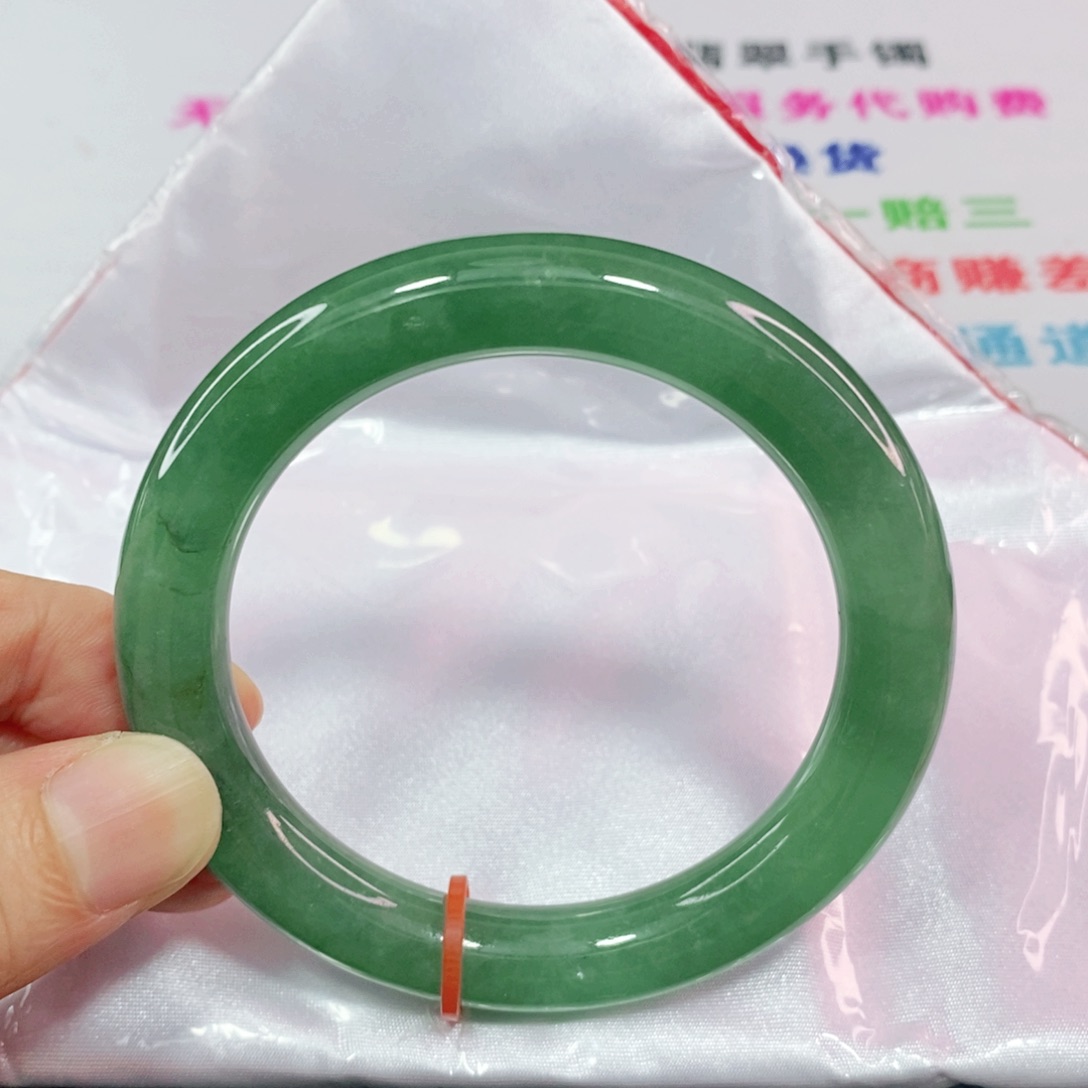 翡翠手镯未镶嵌5657圈口圆条