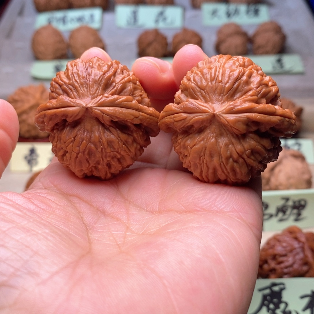 五***代把件文玩核桃粗棱球白