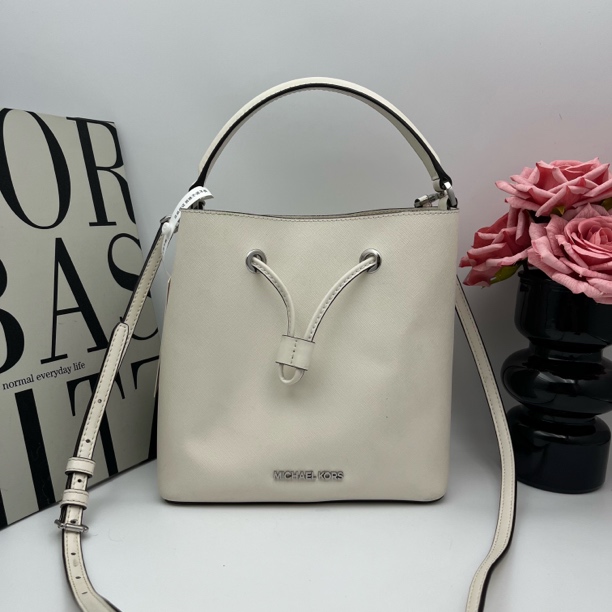 95新 MICHAEL KORS/迈克高仕 白色水桶包 xy 7026