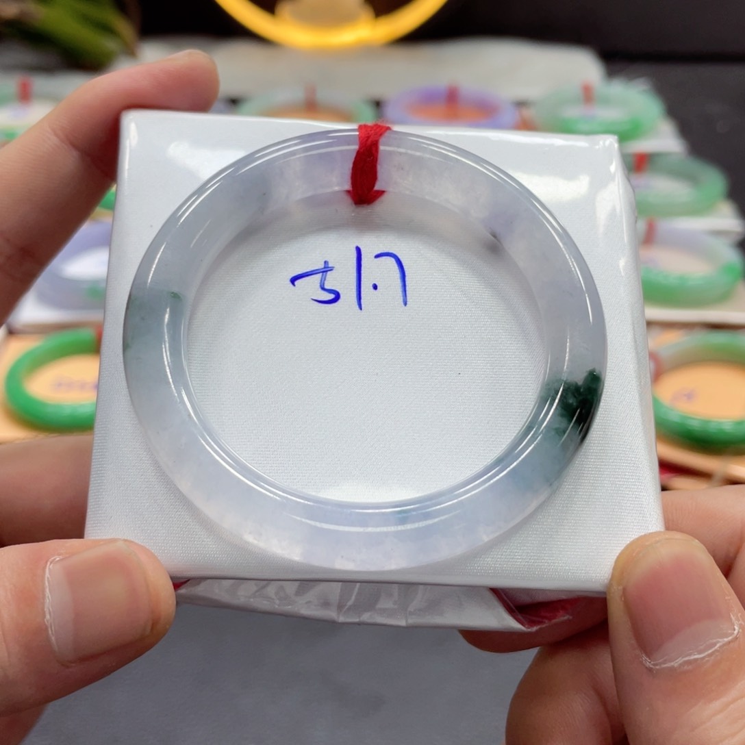 翡翠手镯未镶嵌翡翠手镯