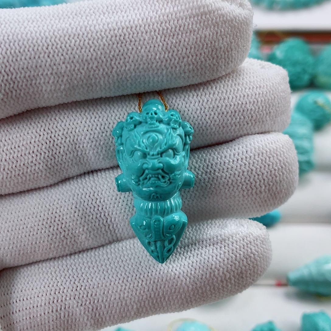 绿松石车挂18K金镶嵌