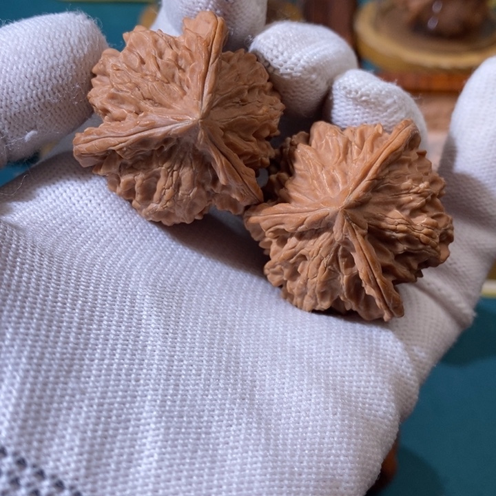 文玩核桃吊坠正奔