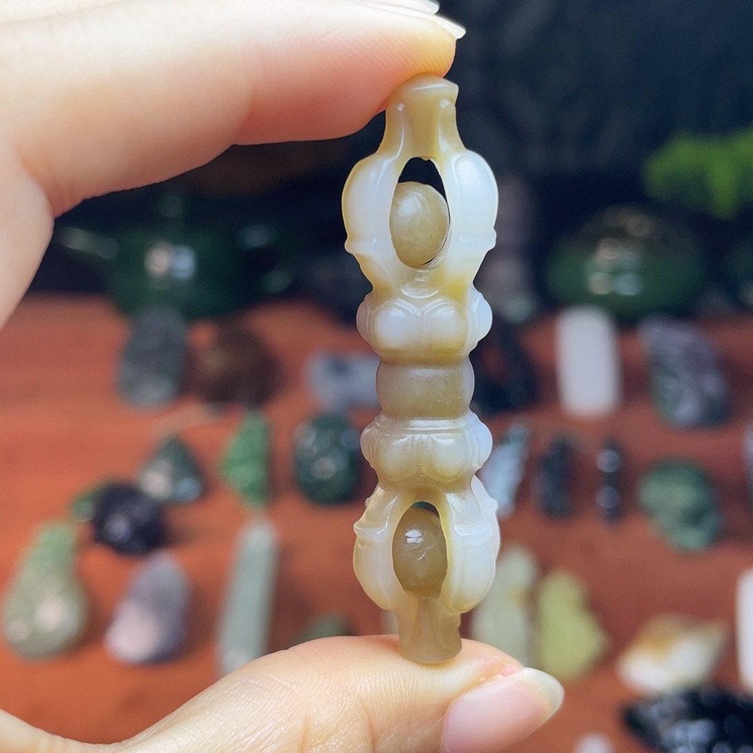 和田玉未镶嵌颈饰俄糖白金品金刚杵