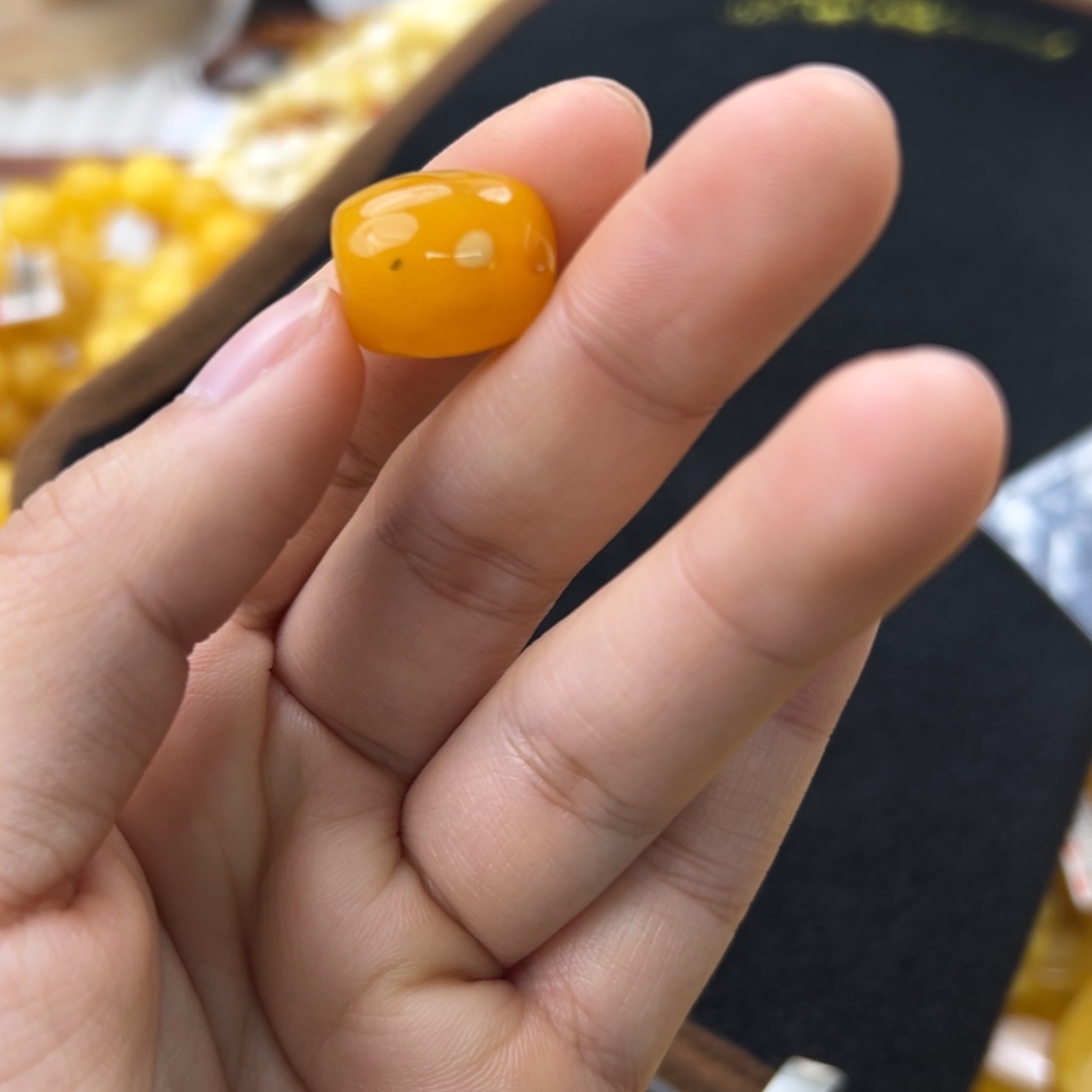 琥珀珠宝奇石未镶嵌