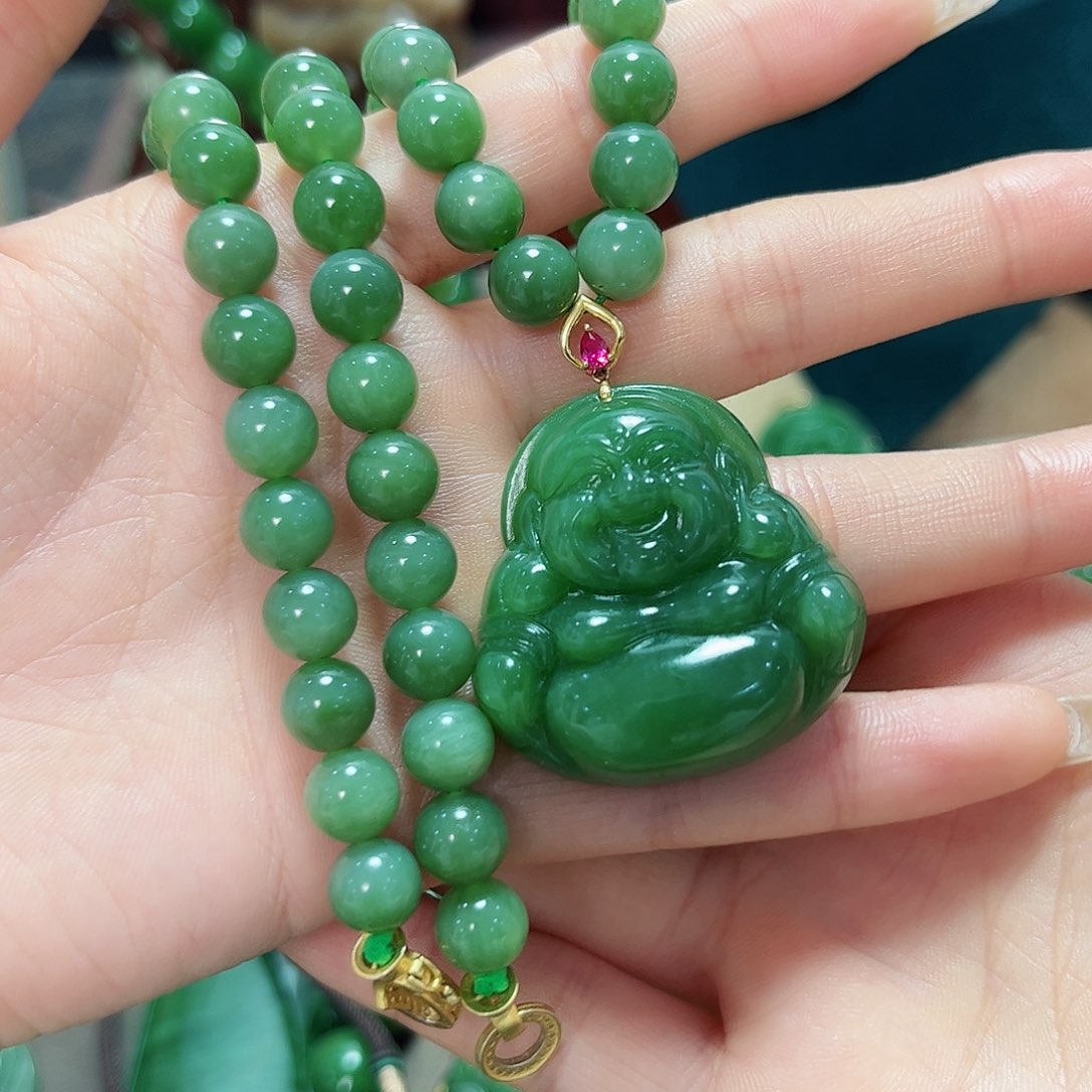 和田玉吊坠18K金镶嵌