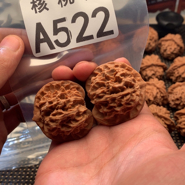 文玩核桃吊坠刀子