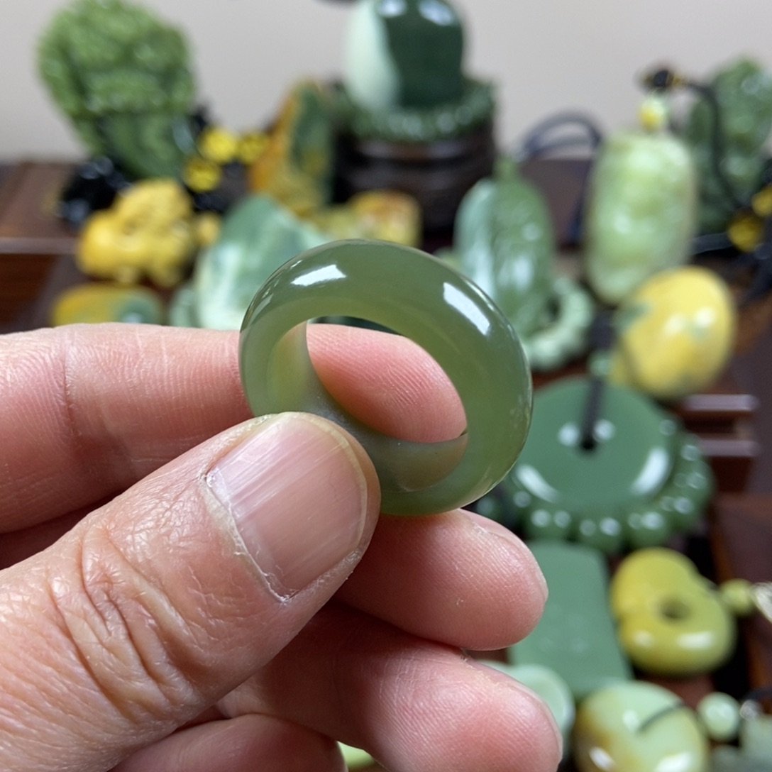 岫岩老玉（透闪石质玉）未镶嵌珠宝奇石