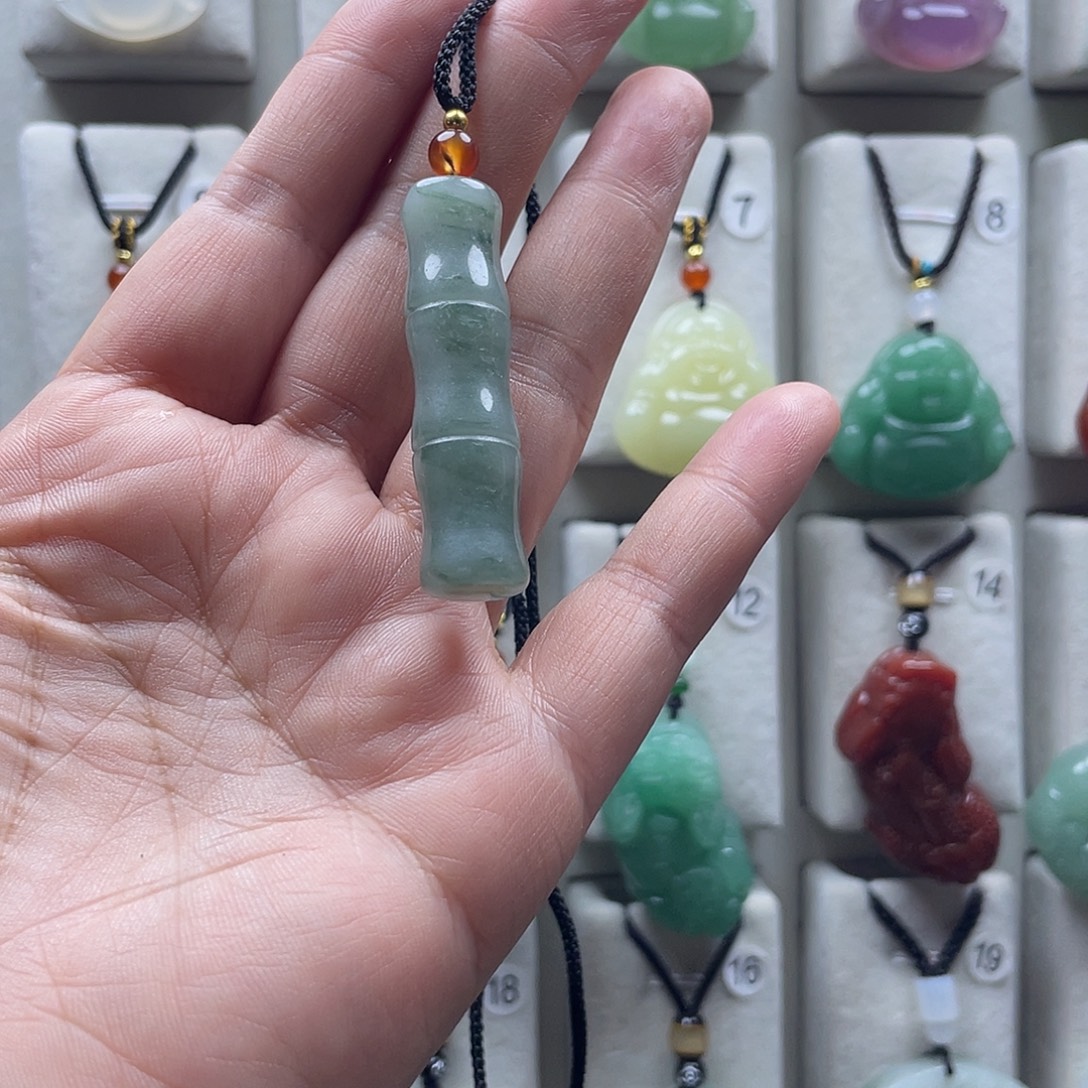 石英质玉（金丝玉）未镶嵌颈饰