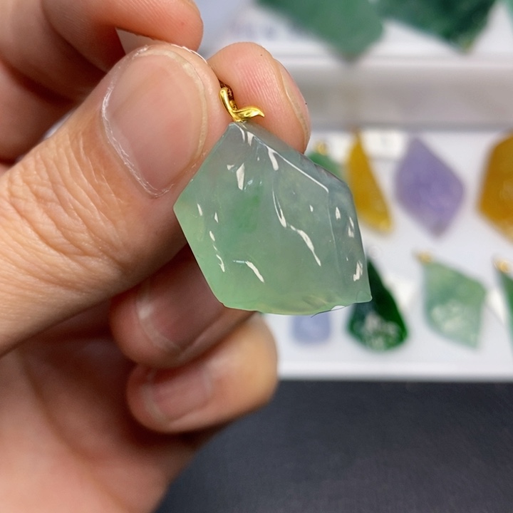 翡翠未镶嵌颈饰翡翠