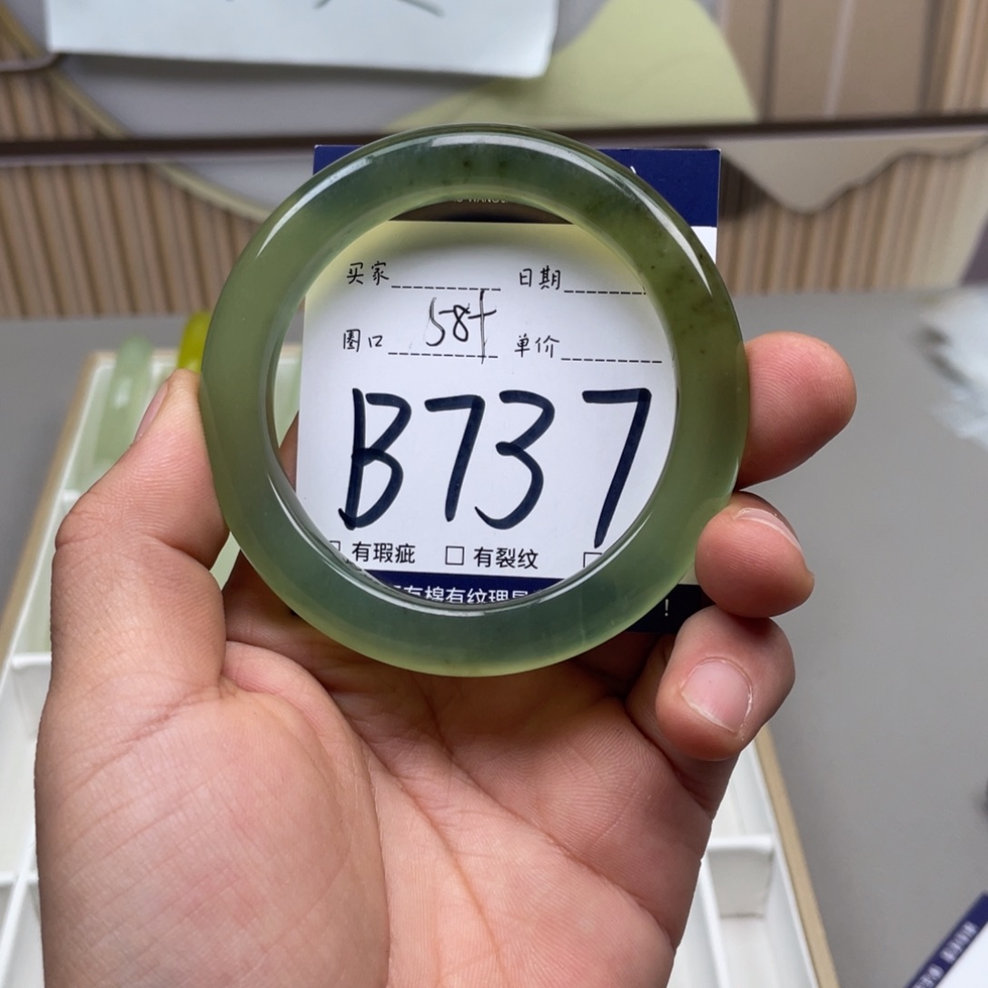 岫玉手镯手镯未镶嵌