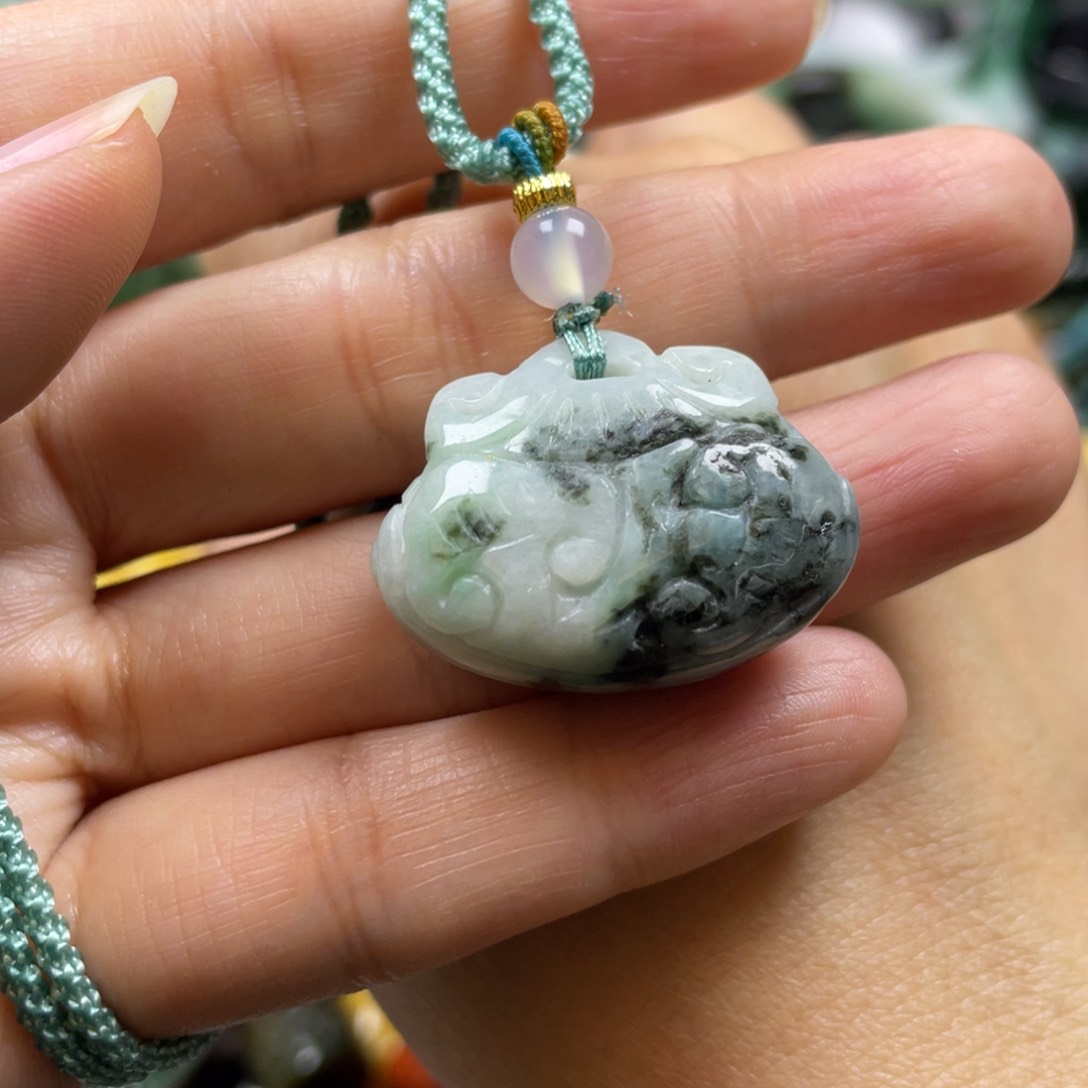 翡翠颈饰未镶嵌牌子