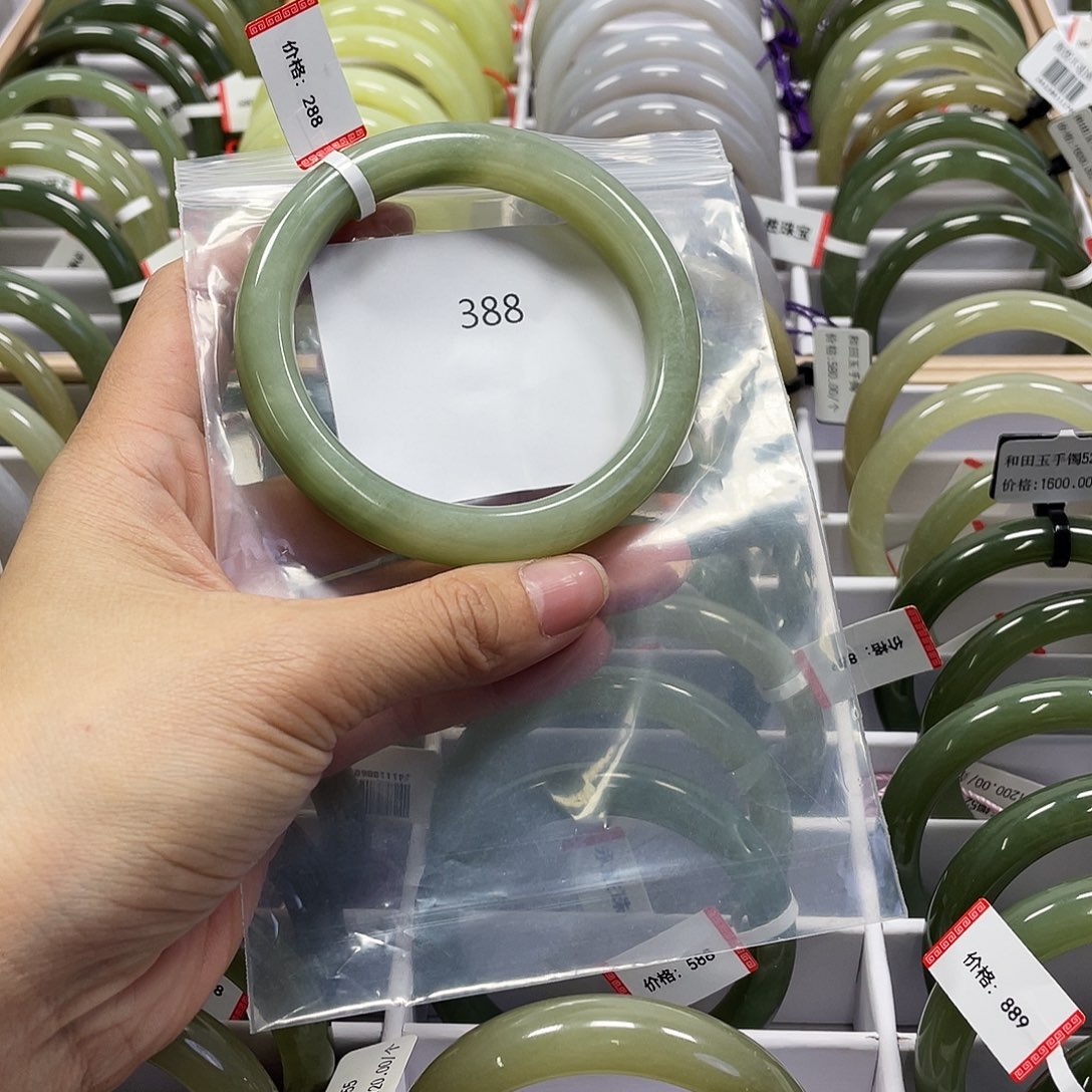 和田玉（糖玉）手镯未镶嵌388圈口59