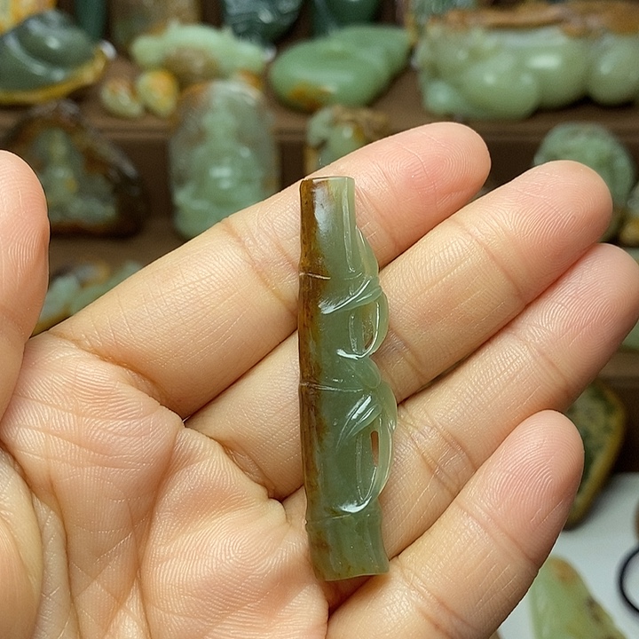 浅***然岫岩河磨玉（透闪石质玉）未镶嵌颈饰