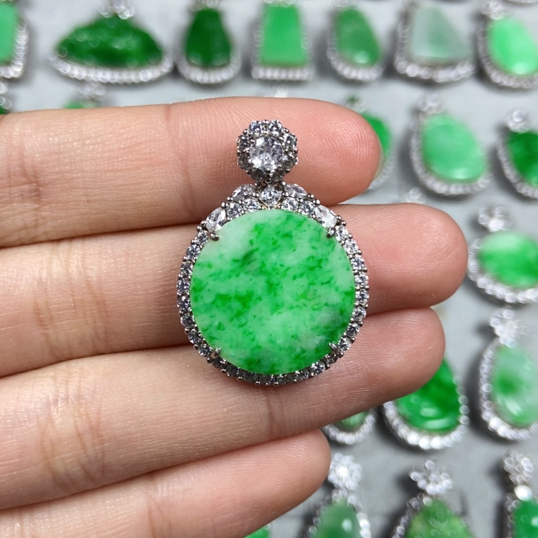 颈饰未镶嵌翡翠圆