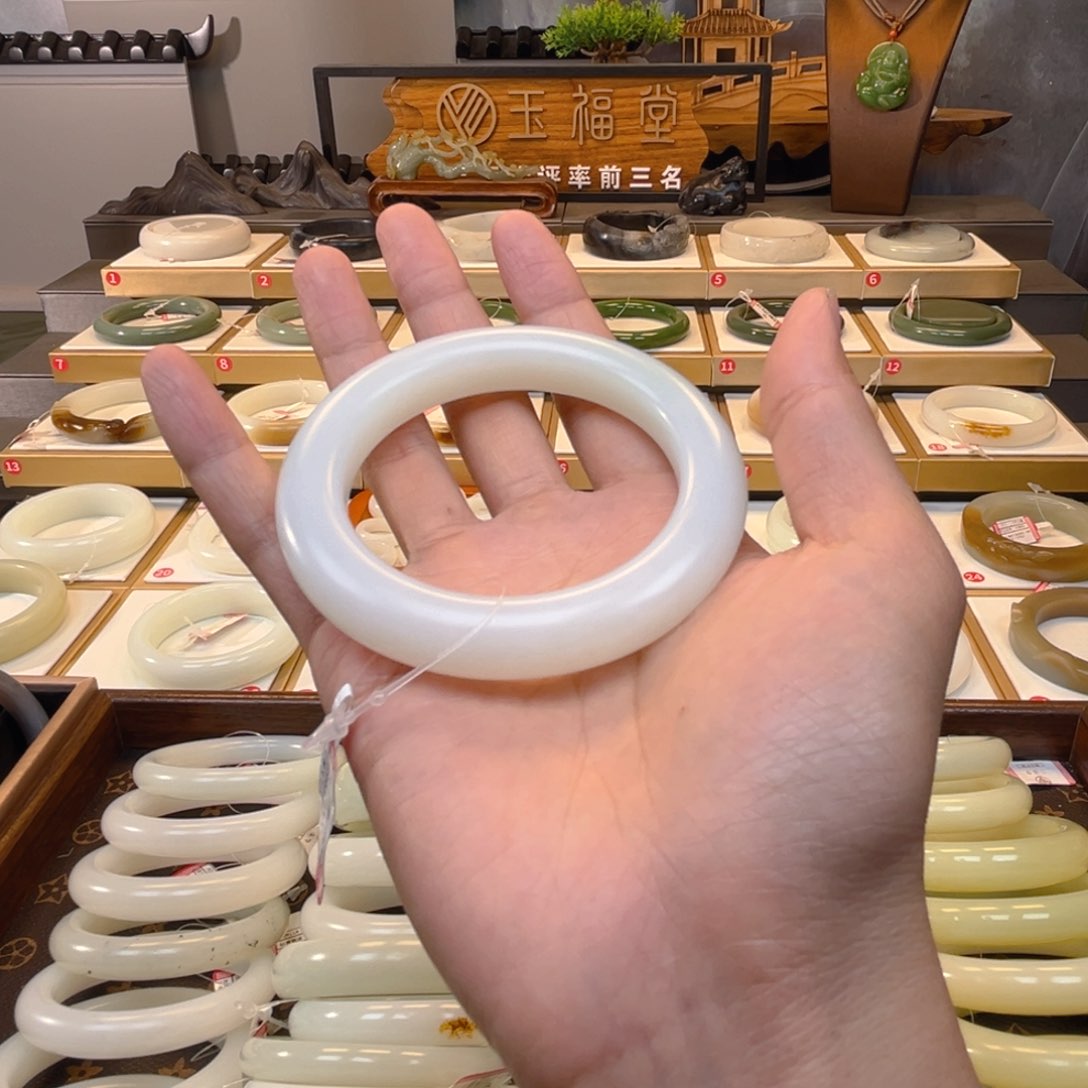 和田玉手镯未镶嵌9