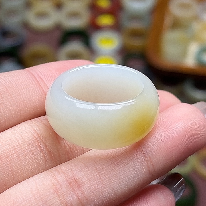 桔***6和田玉未镶嵌戒指