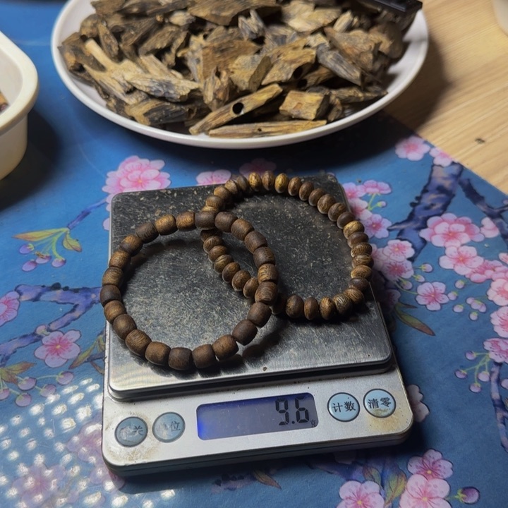 木曼***t白奇鼓珠4克，算盘珠5克，共9．5克