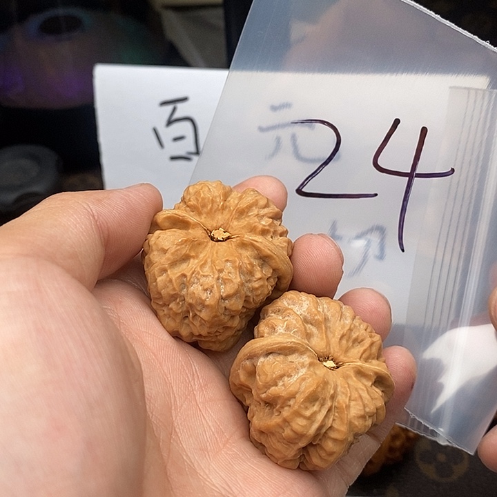 吊坠文玩核桃Wyrourouroruoruoruour