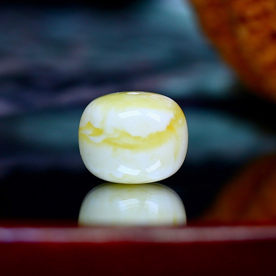 12.8*10.7mm俄料白花墩子，上串做隔珠大气，多样性发其一