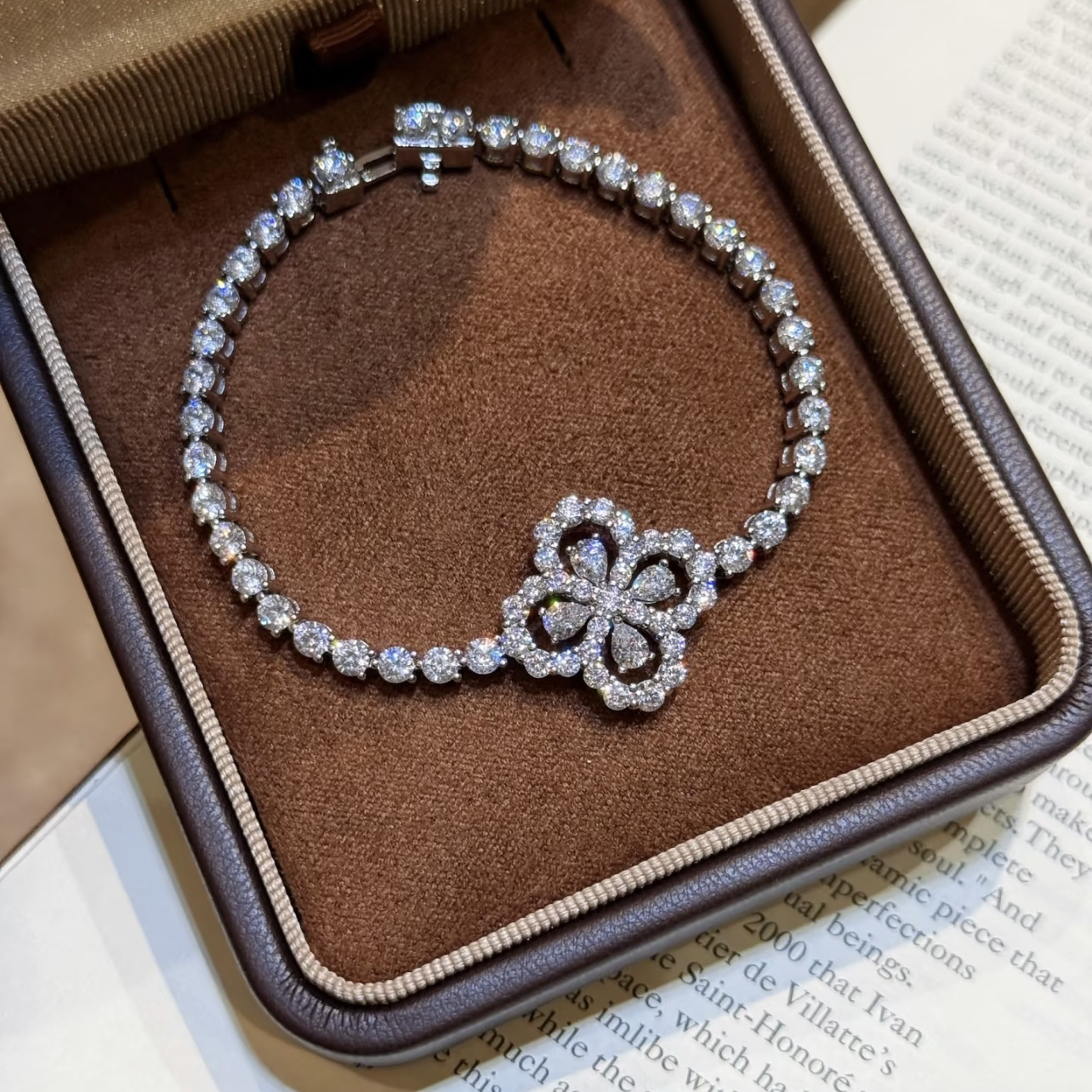 实验室培育钻石18k金水滴四叶草满钻手链（圆钻4.1克拉