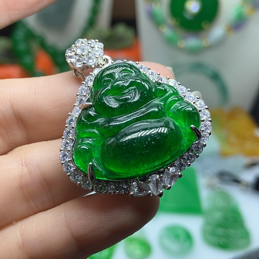 翡翠吊坠(赠链)未镶嵌