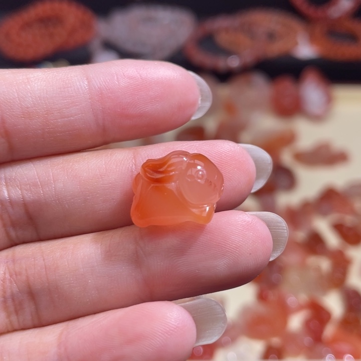 南红玛瑙兔子未镶嵌376