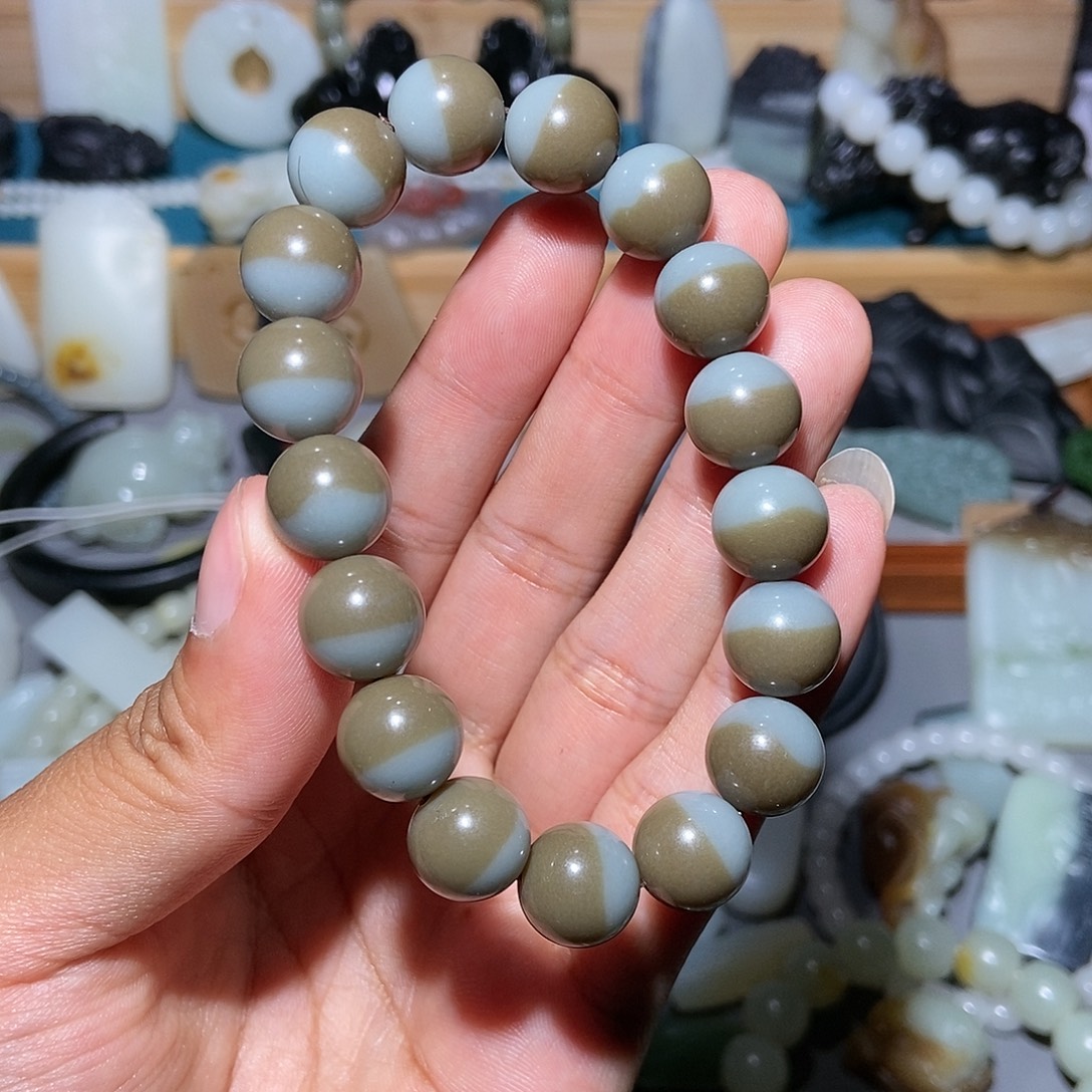 强***发和田玉未镶嵌颈饰