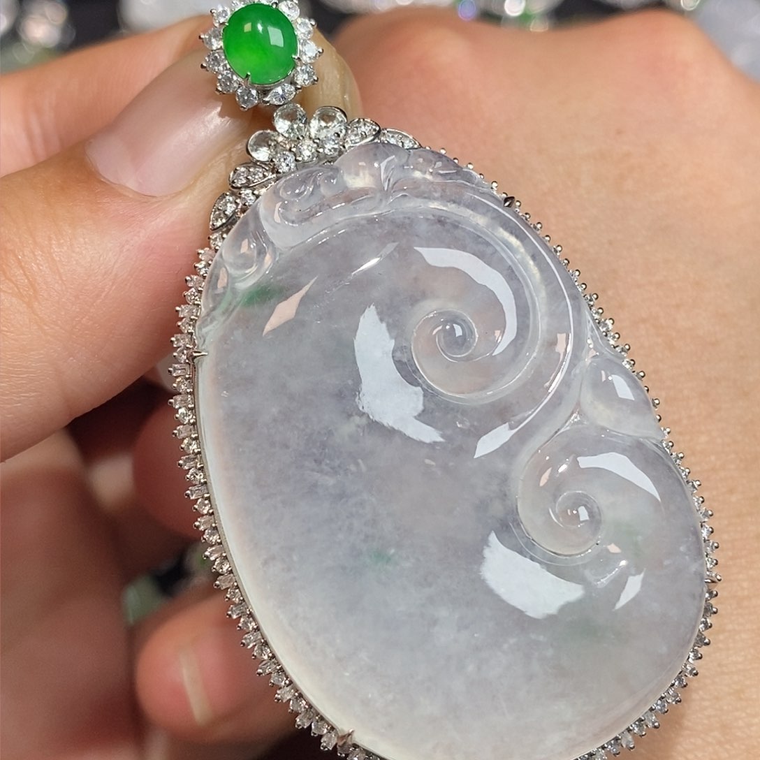 翡翠颈饰18K金镶嵌如意