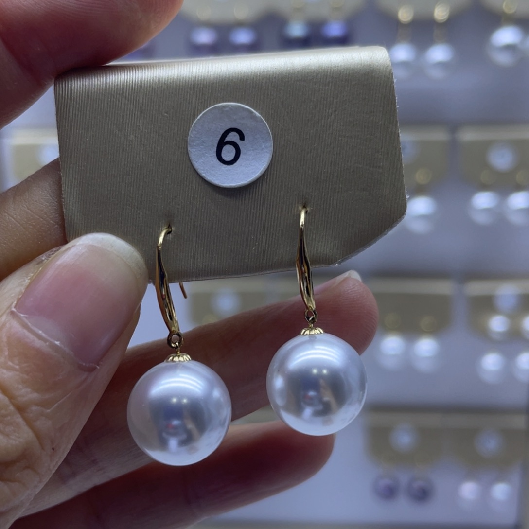 18K金镶嵌淡水珍珠耳饰