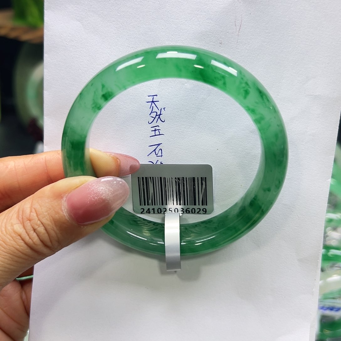 石英质玉手镯未镶嵌凌*