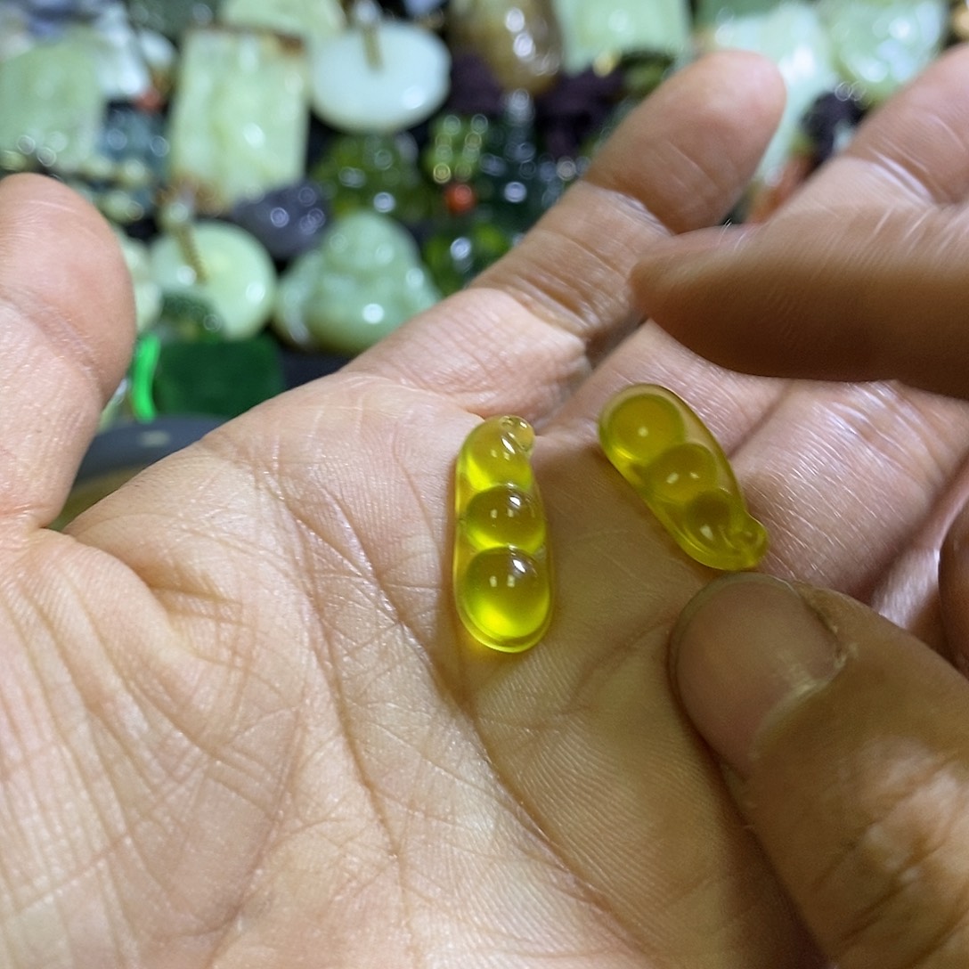 岫玉未镶嵌耳环一对